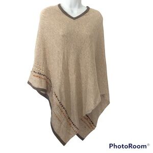 Cashmere tan women’s sm/med v- neck handmade triangle poncho